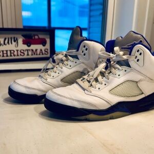 Air Jordan high tops Size 10 white/Purple interior Nike